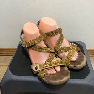 Taos Footwear Trulie Women’s Straw Tan Lightweight Leather Sandals Sz US 9.5